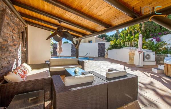 Casa independiente en avenida de Coloma