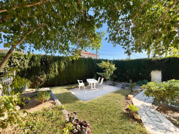 Chalet pareado en calle Juan Gris