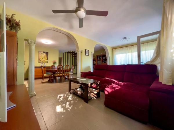 Chalet pareado en calle Juan Gris