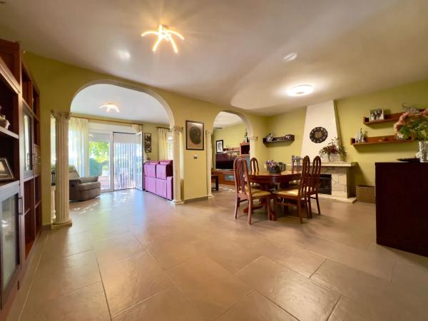 Chalet pareado en calle Juan Gris