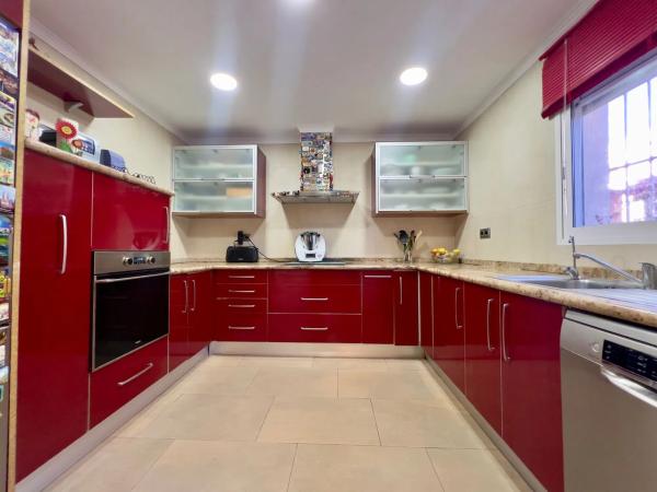 Chalet pareado en calle Juan Gris