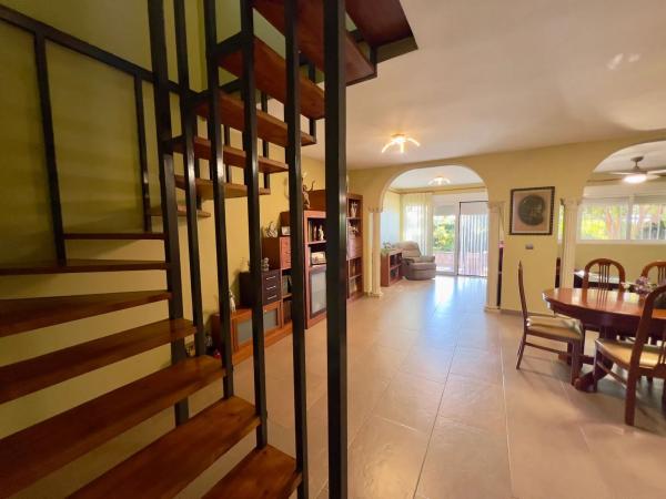 Chalet pareado en calle Juan Gris