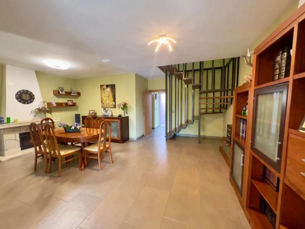 Chalet pareado en calle Juan Gris