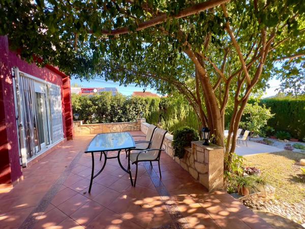 Chalet pareado en calle Juan Gris