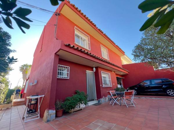 Chalet pareado en calle Juan Gris