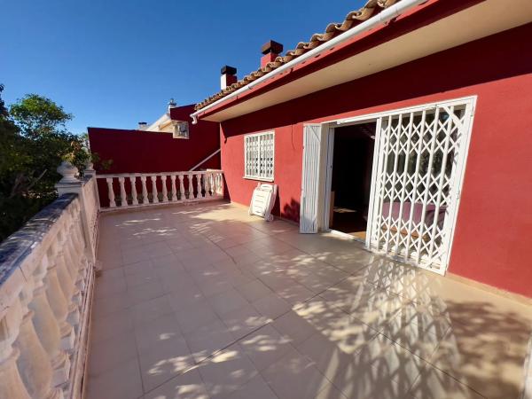 Chalet pareado en calle Juan Gris