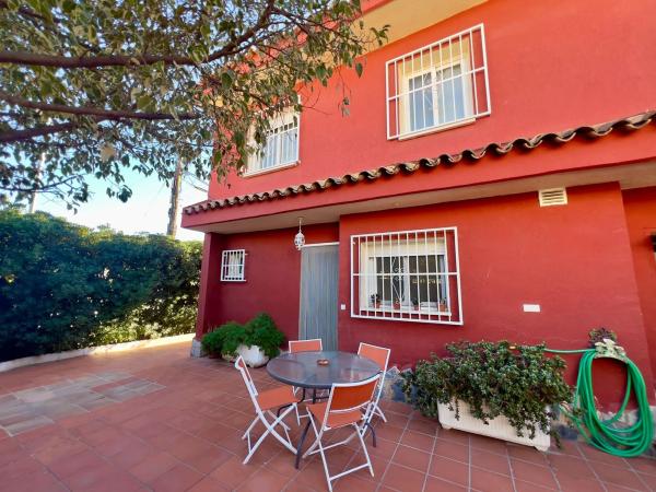 Chalet pareado en calle Juan Gris