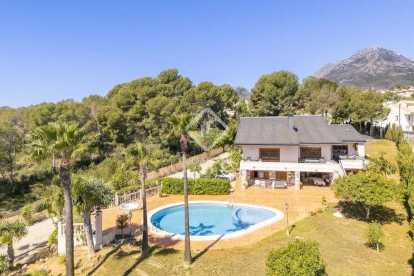 Casa independiente en Urbanizacion Caravana