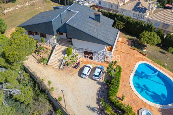 Casa independiente en Urbanizacion Caravana