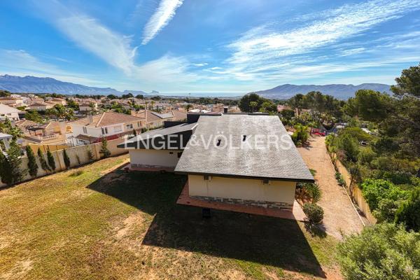 Casa independiente en Urbanizacion Caravana