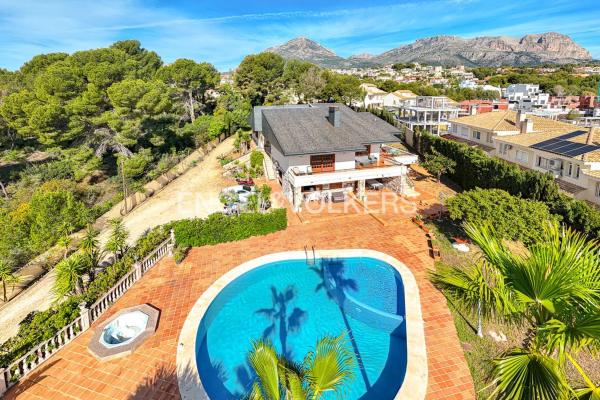 Casa independiente en Urbanizacion Caravana