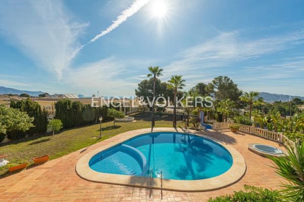 Casa independiente en Urbanizacion Caravana