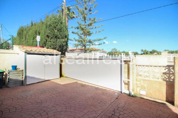 Casa independiente en calle Capellá