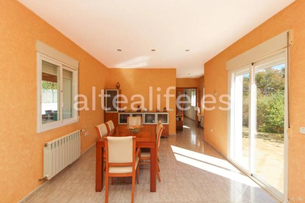 Casa independiente en calle Capellá