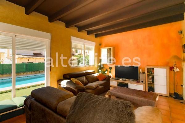 Casa independiente en calle Capellá