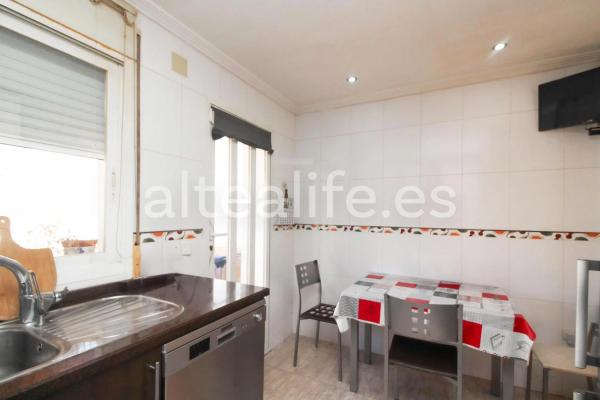 Casa independiente en calle Capellá