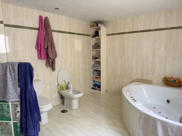 Casa independiente en calle Font Roja