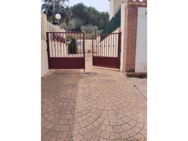 Chalet pareado en calle Mar Mediterrani