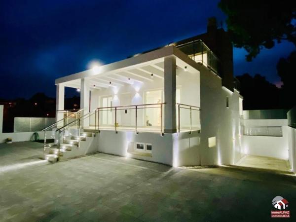 Casa independiente en avenida de Coloma