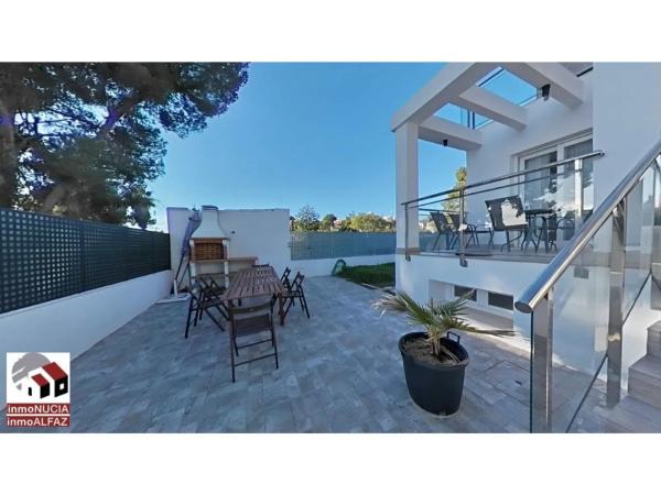 Casa independiente en avenida de Coloma