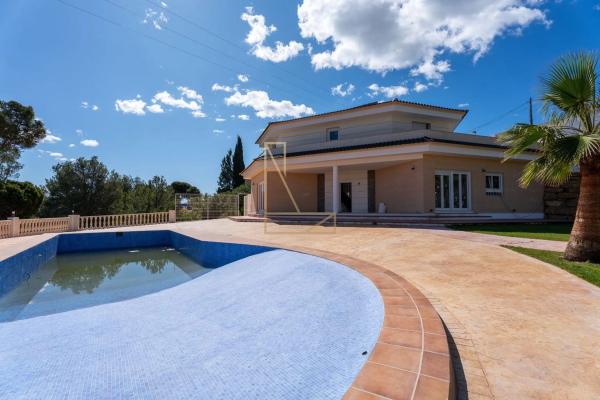 Casa independiente en calle Acacies