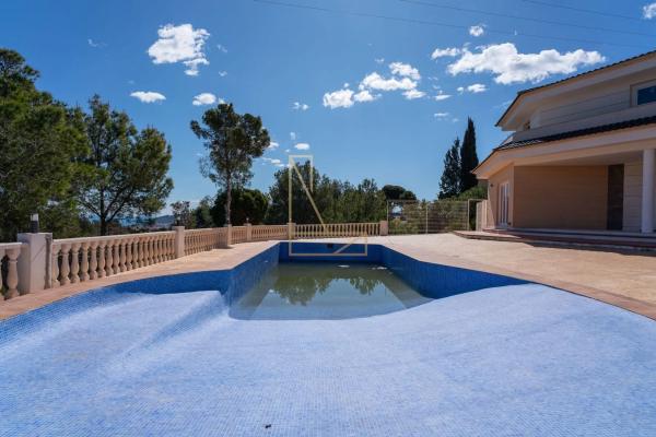 Casa independiente en calle Acacies