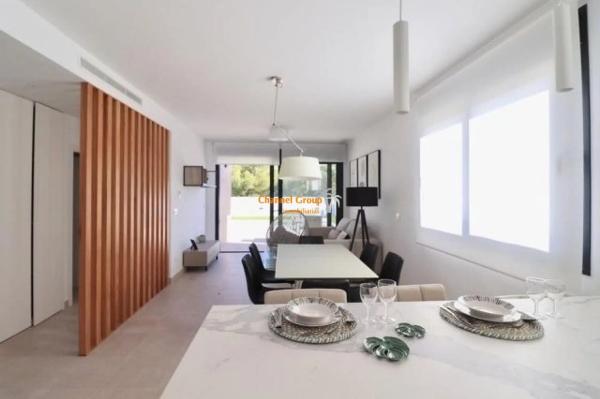 Chalet pareado en calle Barbados