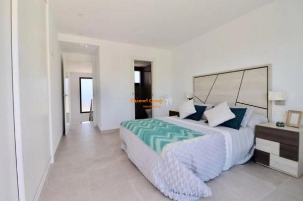 Chalet pareado en calle Barbados