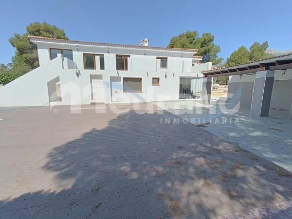 Casa independiente en avenida de Coloma, 131 -127