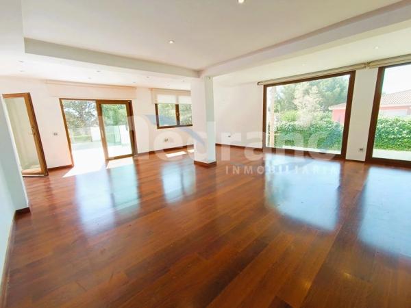 Casa independiente en avenida de Coloma, 131 -127