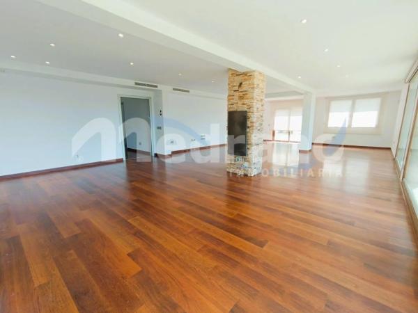 Casa independiente en avenida de Coloma, 131 -127