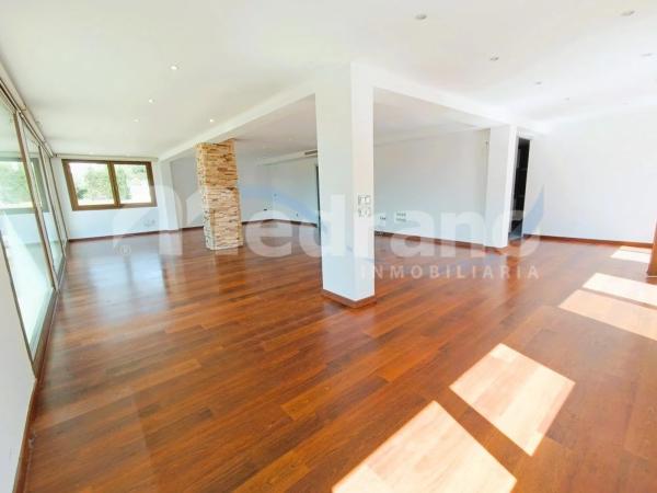 Casa independiente en avenida de Coloma, 131 -127