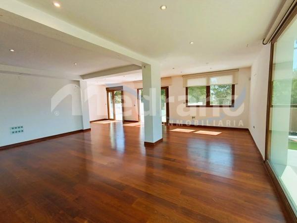 Casa independiente en avenida de Coloma, 131 -127