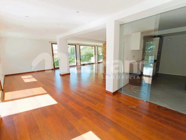 Casa independiente en avenida de Coloma, 131 -127