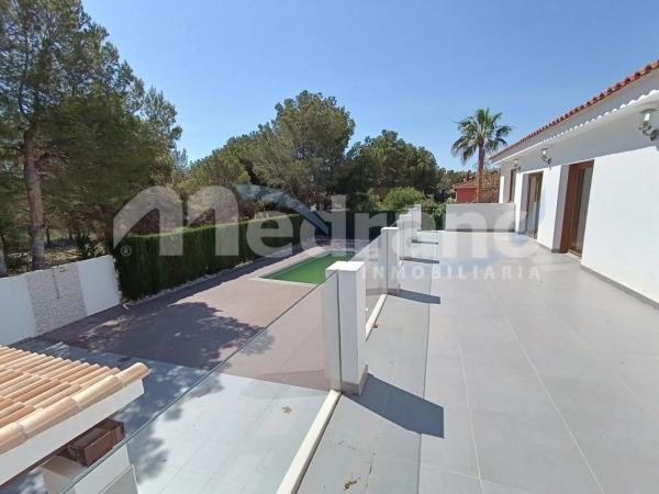 Casa independiente en avenida de Coloma, 131 -127