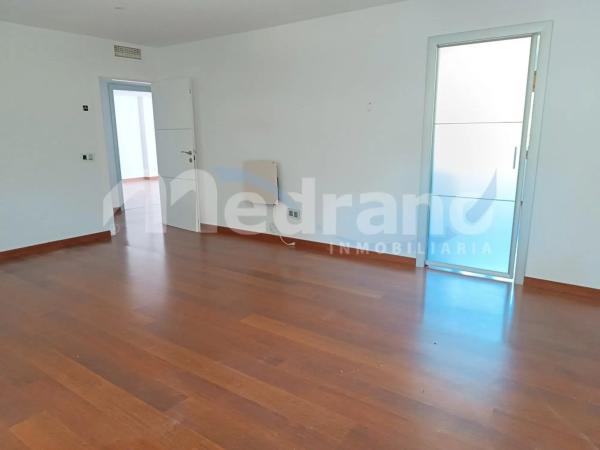 Casa independiente en avenida de Coloma, 131 -127