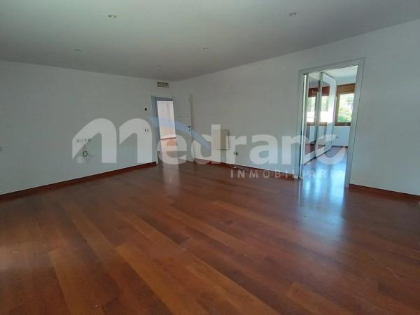 Casa independiente en avenida de Coloma, 131 -127