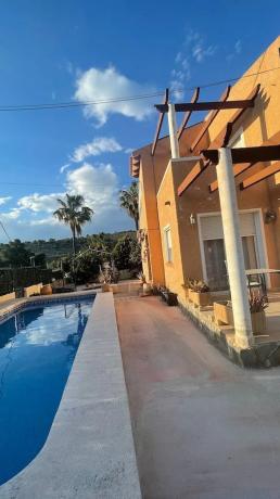 Casa independiente en calle Serrella