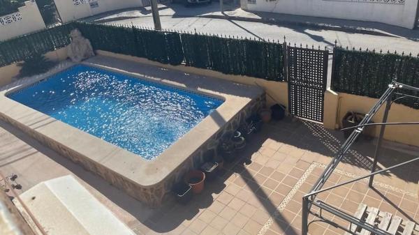 Casa independiente en calle Serrella