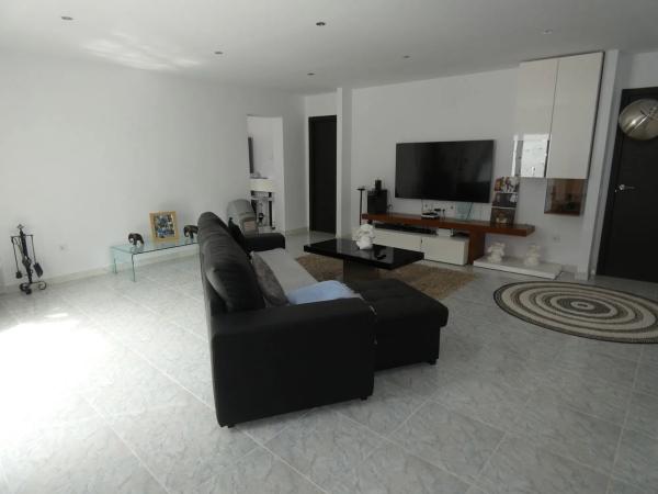 Casa independiente en calle Oslo