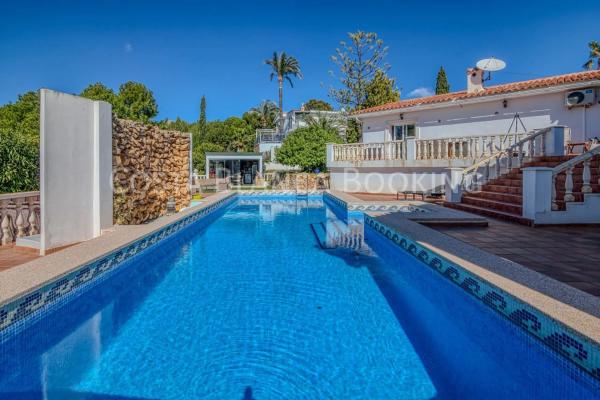 Casa independiente en calle Gessami