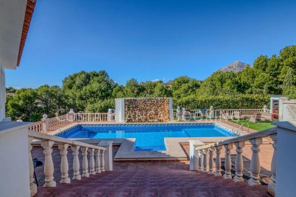 Casa independiente en calle Gessami