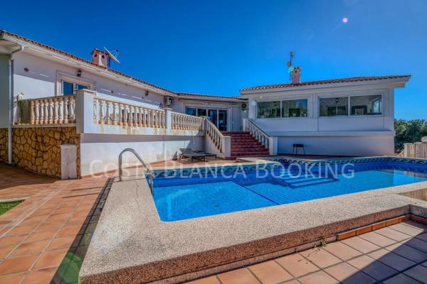 Casa independiente en calle Gessami