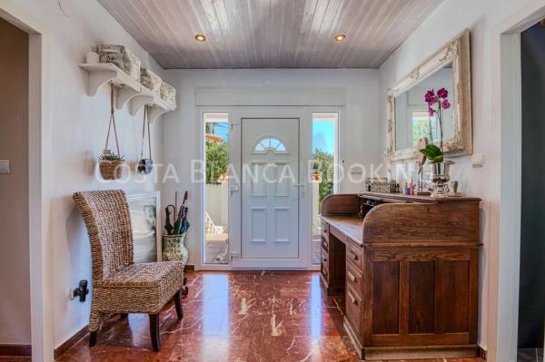 Casa independiente en calle Gessami