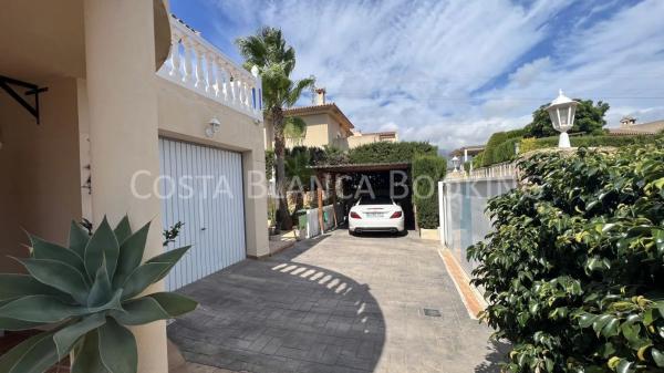 Casa independiente en Urbanizacion Miramar