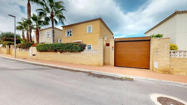 Casa independiente en calle Serra del Montgó, 39