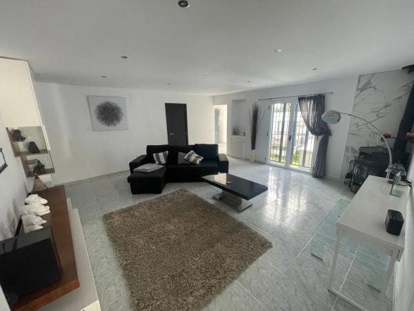 Casa independiente en calle Oslo, 8