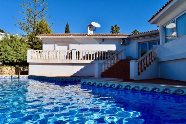 Casa independiente en calle Gessami