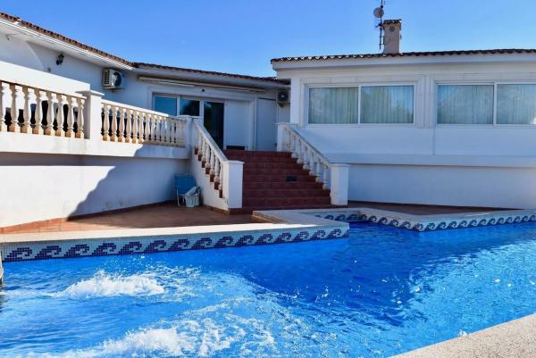 Casa independiente en calle Gessami