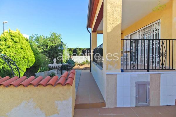 Casa independiente en calle Amsterdam